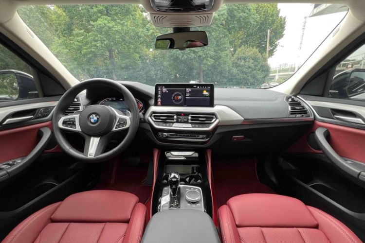 Used BMW X4 2022 xDrive 25i M Sport Package Interior 1