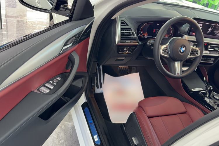 Used BMW X4 2022 xDrive 25i M Sport Package Interior 1