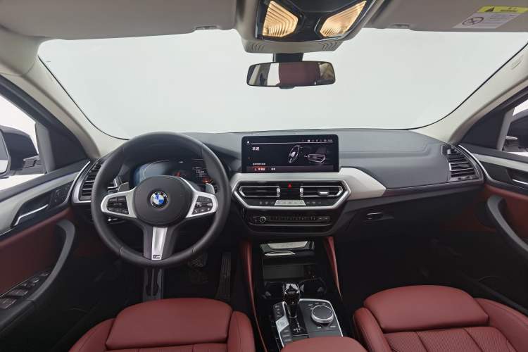 Used BMW X4 2022 xDrive 30i M Sport Package Interior 1