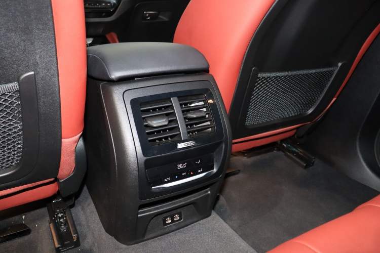Used BMW X4 2022 xDrive 25i M Sport Package Interior 10
