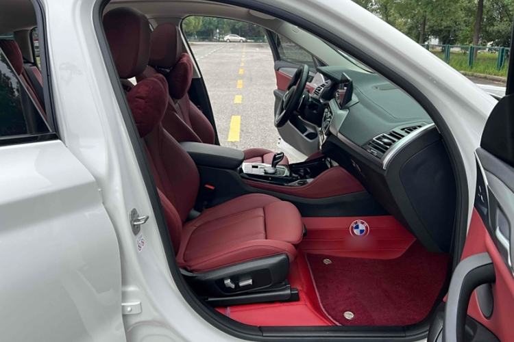 Used BMW X4 2022 xDrive 25i M Sport Package Interior 10