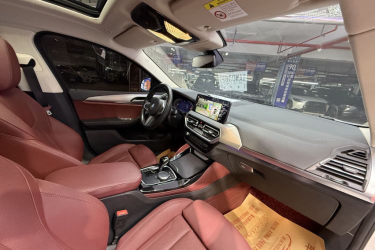 Used BMW X4 2022 xDrive 25i M Sport Package Interior 10