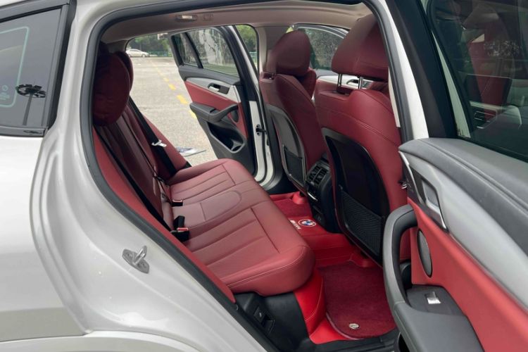 Used BMW X4 2022 xDrive 25i M Sport Package Interior 11