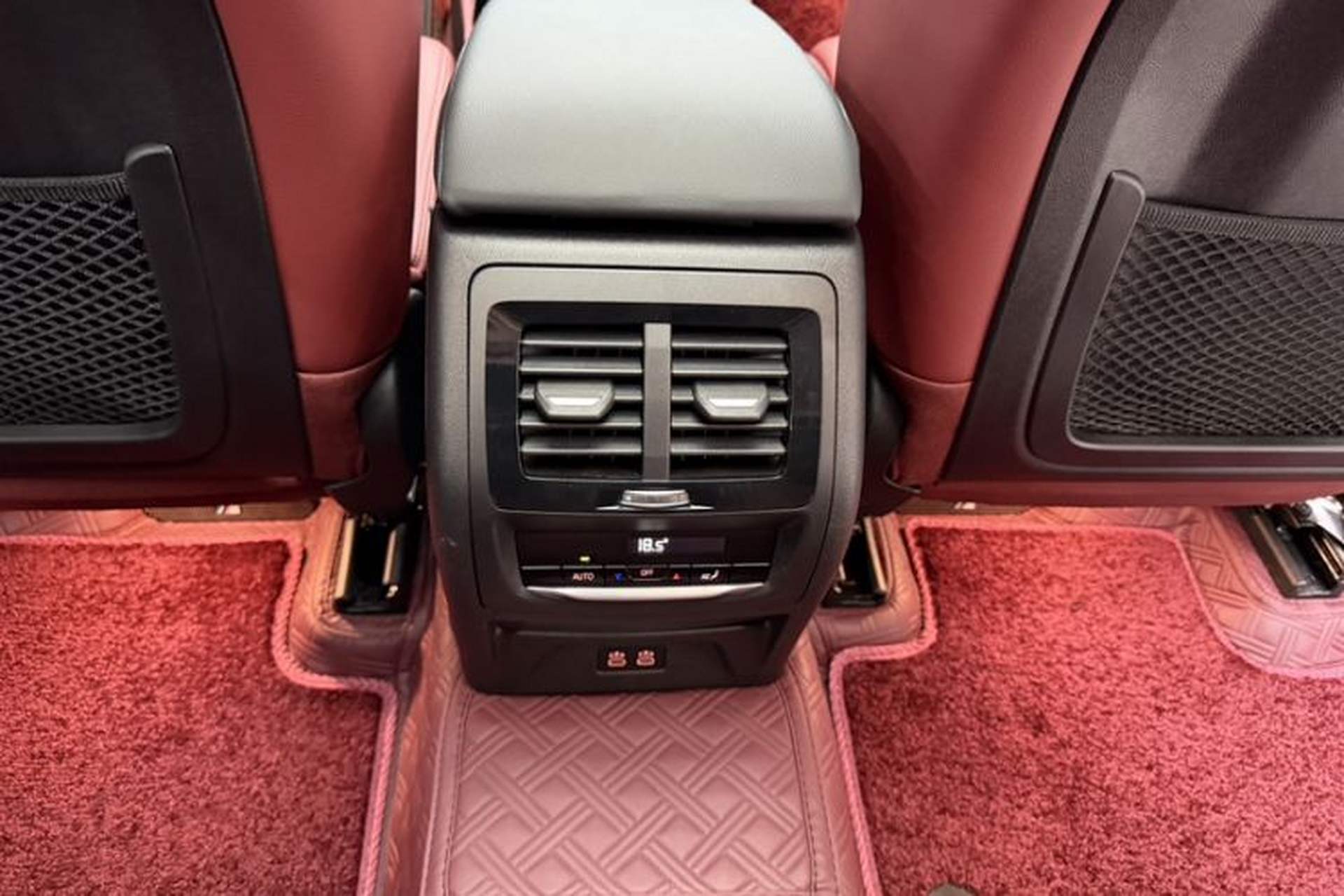 Used BMW X4 2022 xDrive 25i M Sport Package Interior 12