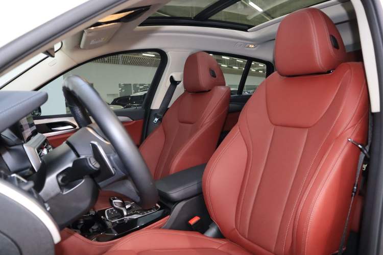 Used BMW X4 2022 xDrive 25i M Sport Package Interior 2
