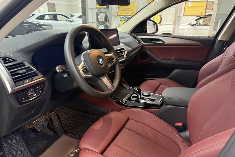 Used BMW X4 2022 xDrive 25i M Sport Package Interior 2