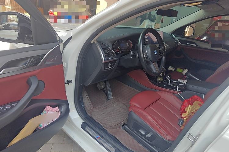 Used BMW X4 2022 xDrive 30i M Sport Package Interior 3