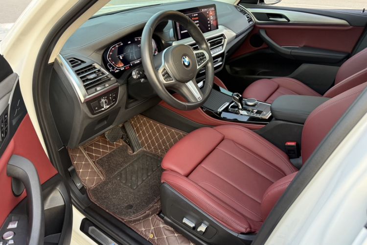 Used BMW X4 2022 xDrive 25i M Sport Package Interior 3
