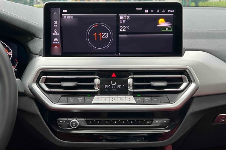 Used BMW X4 2022 xDrive 25i M Sport Package Interior 3