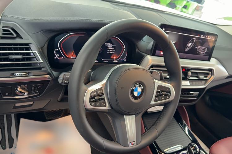 Used BMW X4 2022 xDrive 25i M Sport Package Interior 3