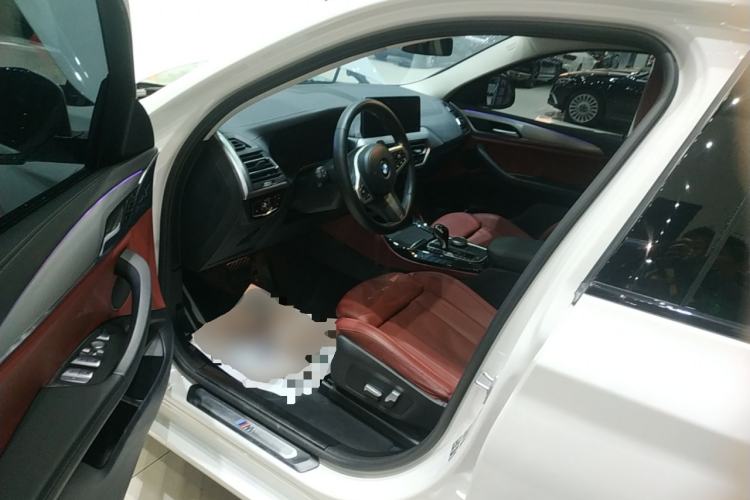 Used BMW X4 2022 xDrive 30i M Sport Package Interior 3