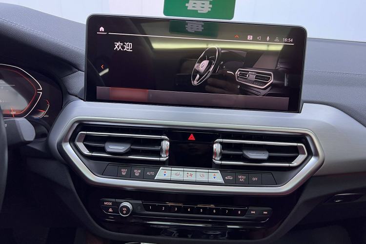 Used BMW X4 2022 xDrive 25i M Sport Package Interior 3