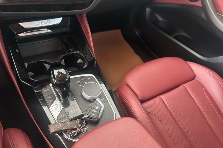Used BMW X4 2022 xDrive 25i M Sport Package Interior 4