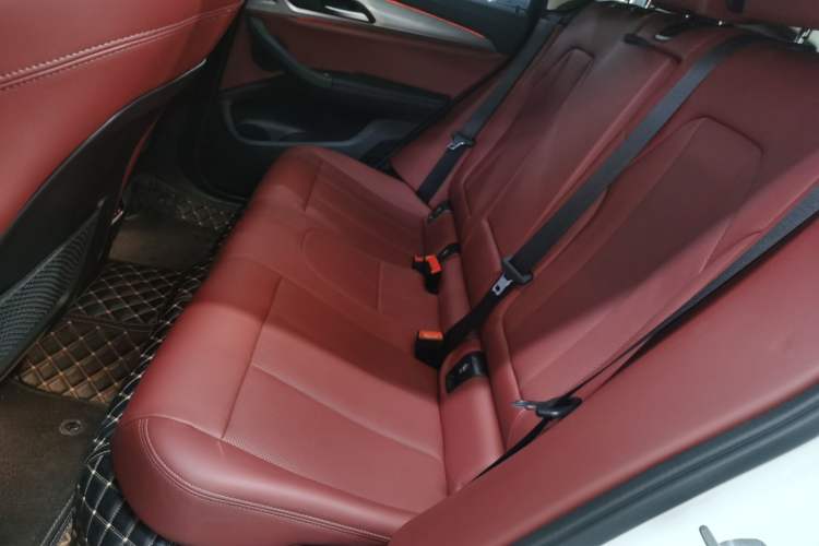 Used BMW X4 2022 xDrive 25i M Sport Package Interior 4