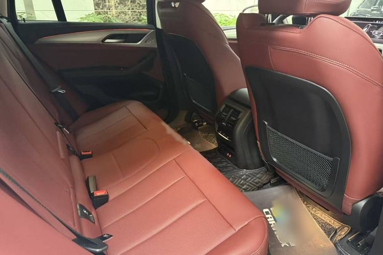 Used BMW X4 2022 xDrive 25i M Sport Package Interior 4