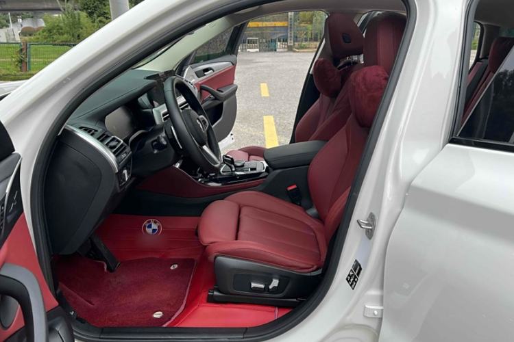 Used BMW X4 2022 xDrive 25i M Sport Package Interior 5