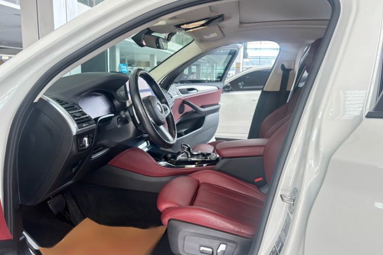 Used BMW X4 2022 xDrive 25i M Sport Package Interior 5