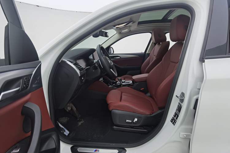 Used BMW X4 2022 xDrive 30i M Sport Package Interior 5