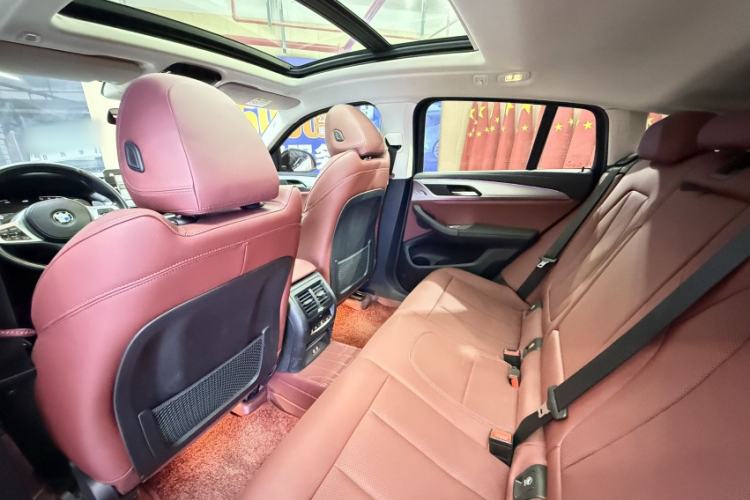 Used BMW X4 2022 xDrive 25i M Sport Package Interior 5