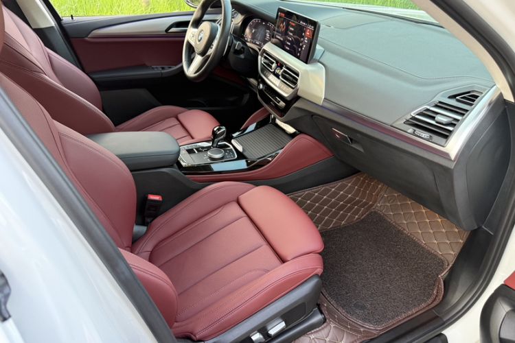 Used BMW X4 2022 xDrive 25i M Sport Package Interior 6