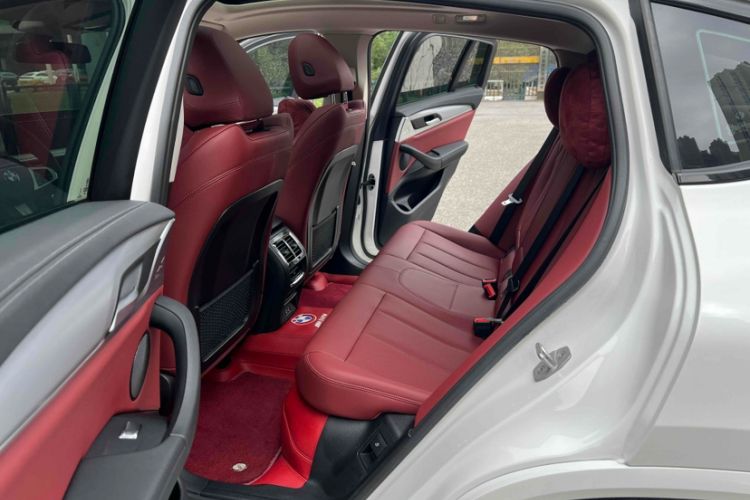 Used BMW X4 2022 xDrive 25i M Sport Package Interior 6