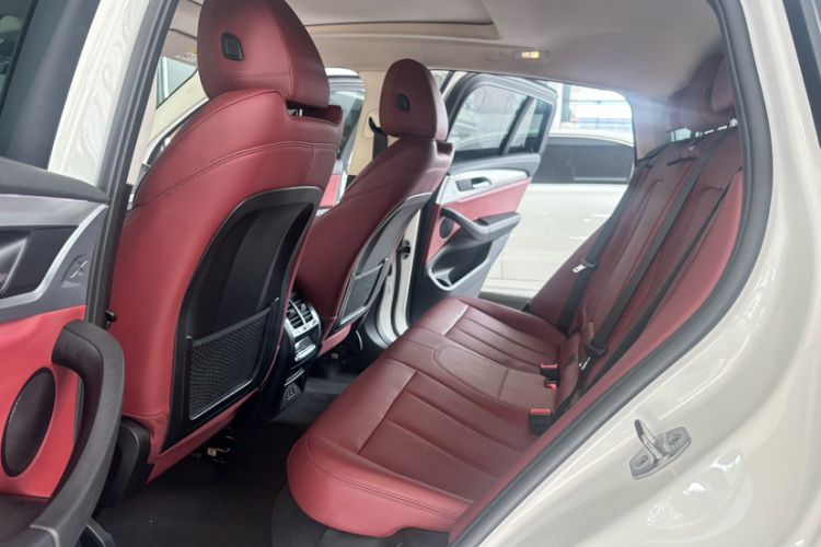 Used BMW X4 2022 xDrive 25i M Sport Package Interior 6