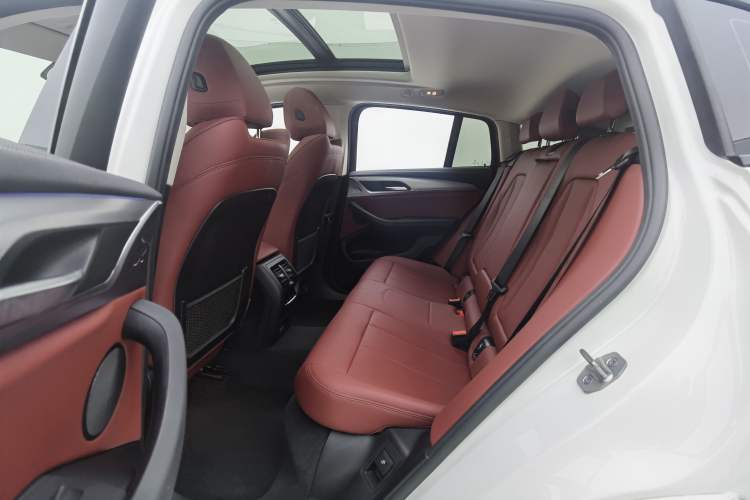 Used BMW X4 2022 xDrive 30i M Sport Package Interior 6