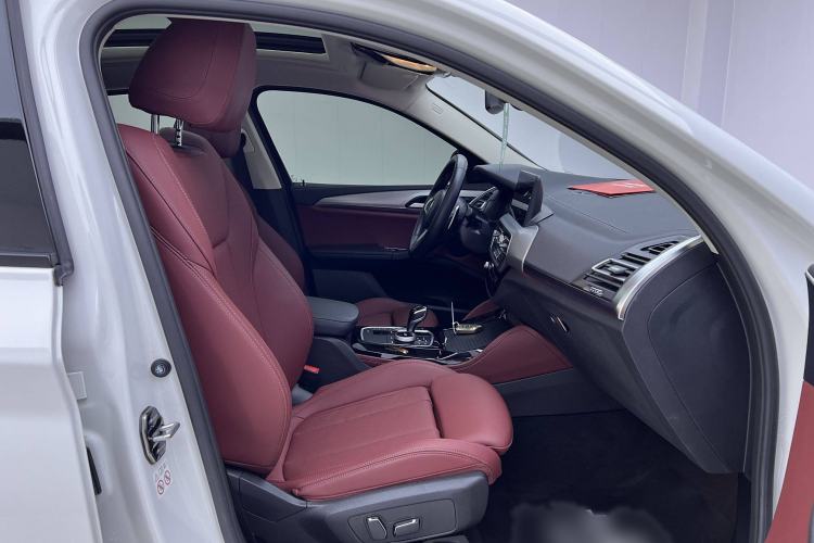 Used BMW X4 2022 xDrive 25i M Sport Package Interior 6