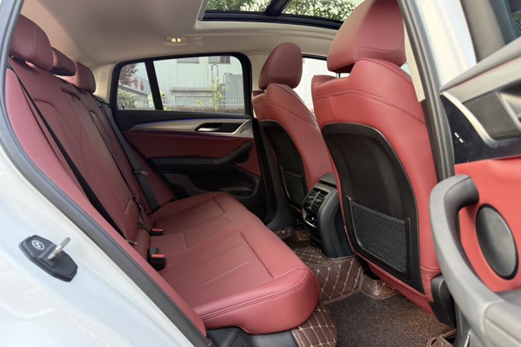 Used BMW X4 2022 xDrive 25i M Sport Package Interior 7