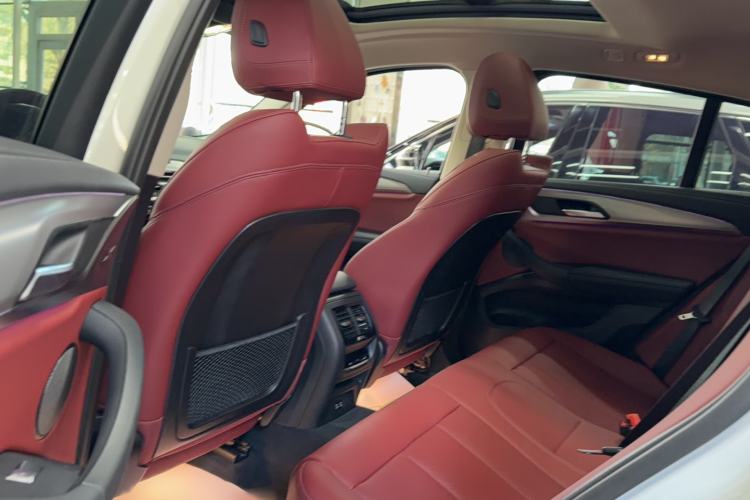 Used BMW X4 2022 xDrive 25i M Sport Package Interior 7