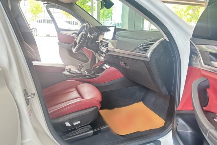 Used BMW X4 2022 xDrive 25i M Sport Package Interior 7