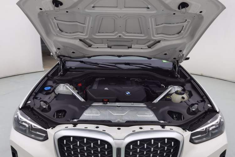 Used BMW X4 2022 xDrive 30i M Sport Package Interior 8