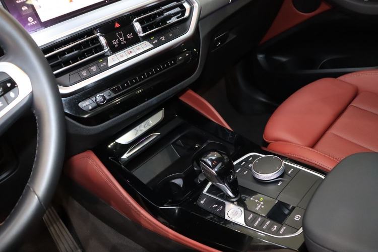 Used BMW X4 2022 xDrive 25i M Sport Package Interior 9