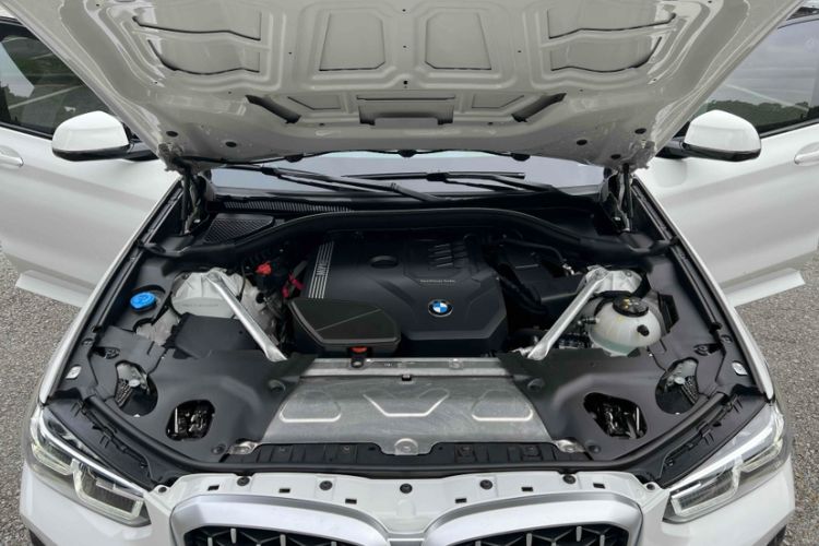 Used BMW X4 2022 xDrive 25i M Sport Package Interior 9