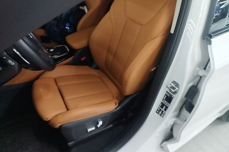 Used BMW X4 2022 xDrive 25i M Sport Package Left Front Seat