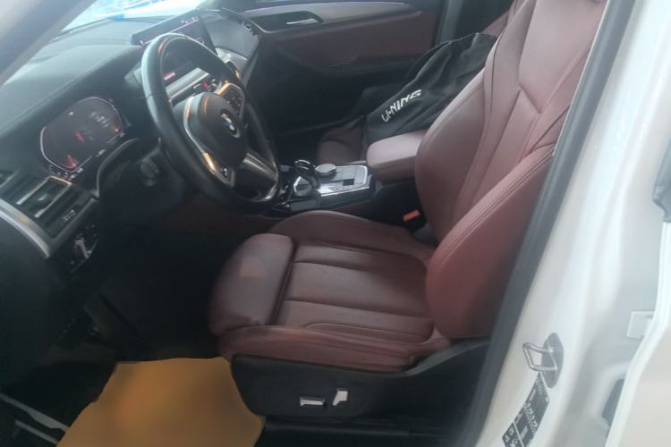 Used BMW X4 2022 xDrive 25i M Sport Package Left Front Seat