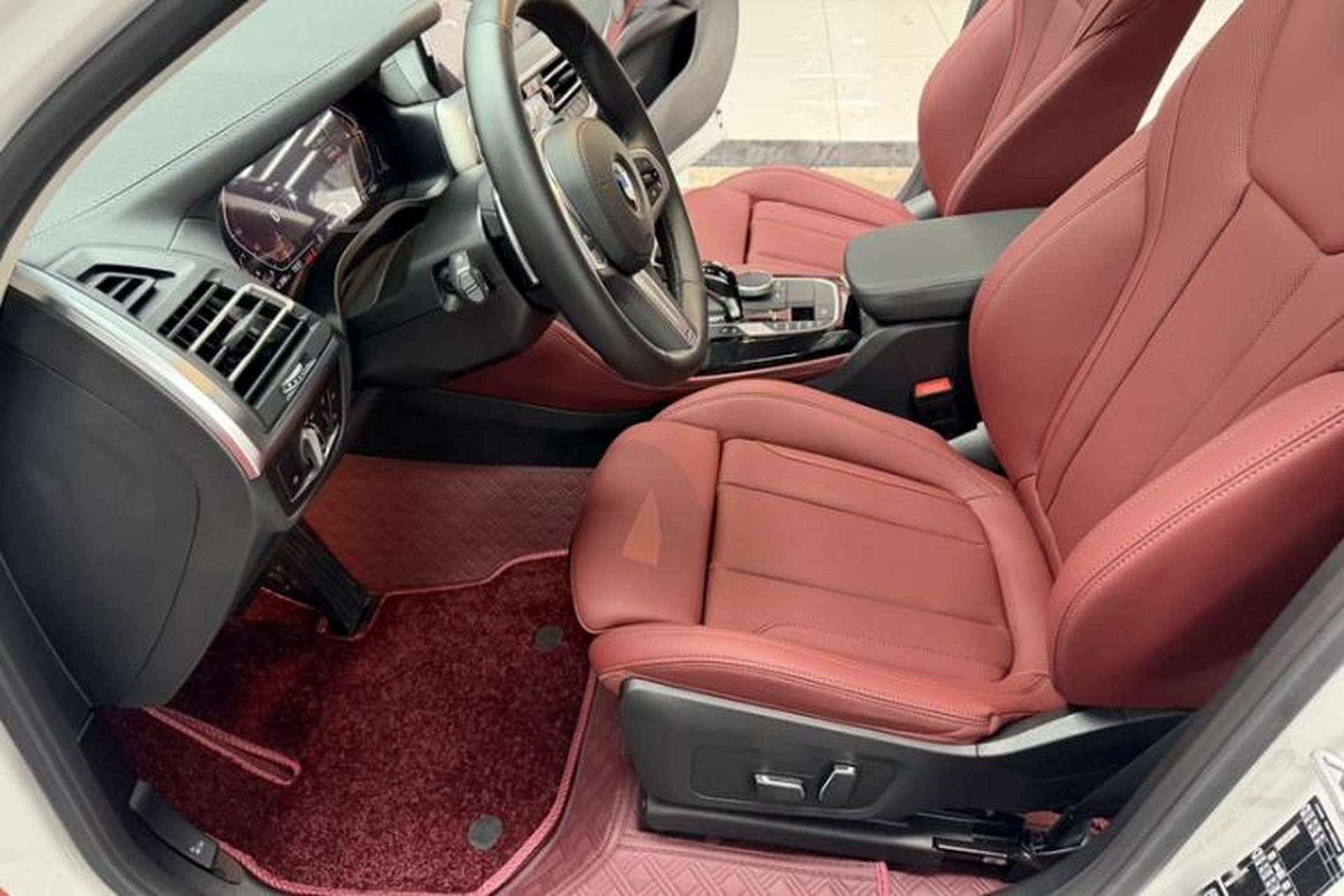 Used BMW X4 2022 xDrive 25i M Sport Package Left Front Seat
