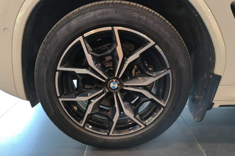 Used BMW X4 2022 xDrive 25i M Sport Package Left Front Wheel Hub