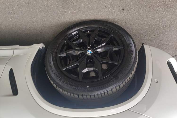 Used BMW X4 2022 xDrive 25i M Sport Package Left Front Wheel Hub