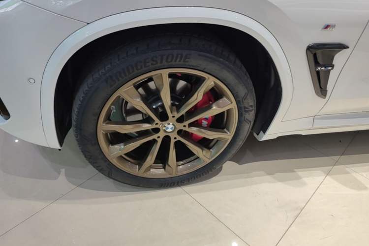 Used BMW X4 2022 xDrive 30i M Sport Package Left Front Wheel Hub