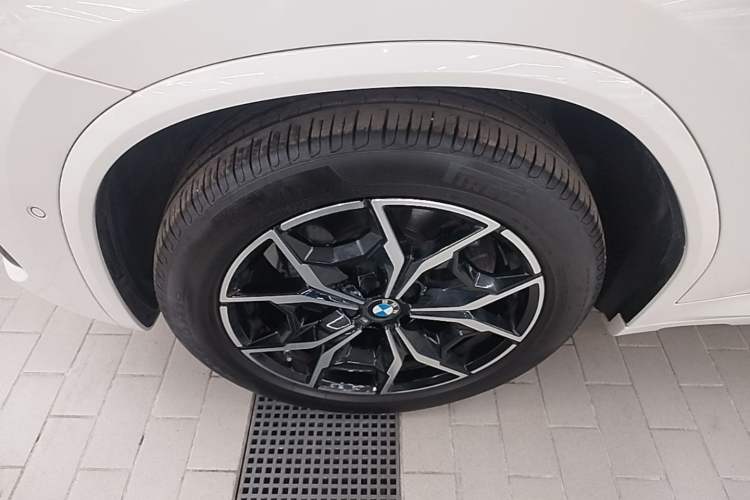 Used BMW X4 2022 xDrive 25i M Sport Package Left Front Wheel Hub