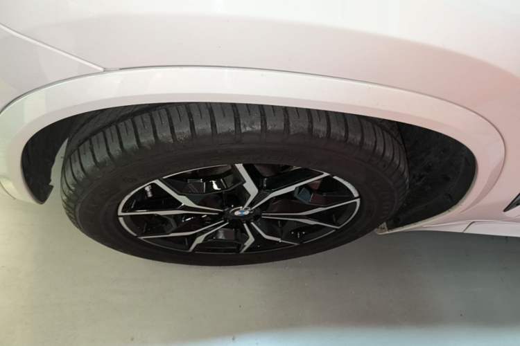 Used BMW X4 2022 xDrive 25i M Sport Package Left Front Wheel Hub