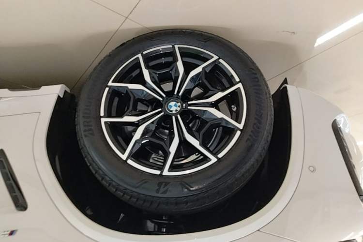 Used BMW X4 2022 xDrive 25i M Sport Package Left Front Wheel Hub