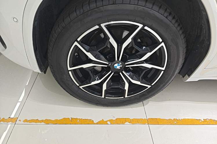 Used BMW X4 2022 xDrive 25i M Sport Package Left Front Wheel Hub