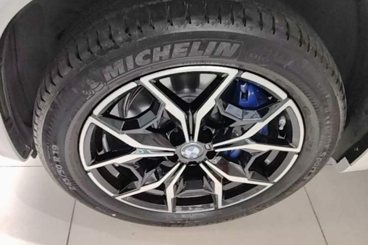 Used BMW X4 2022 xDrive 25i M Sport Package Left Front Wheel Hub