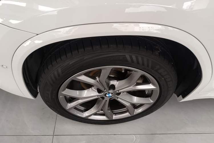 Used BMW X4 2022 xDrive 25i M Sport Package Left Front Wheel Hub