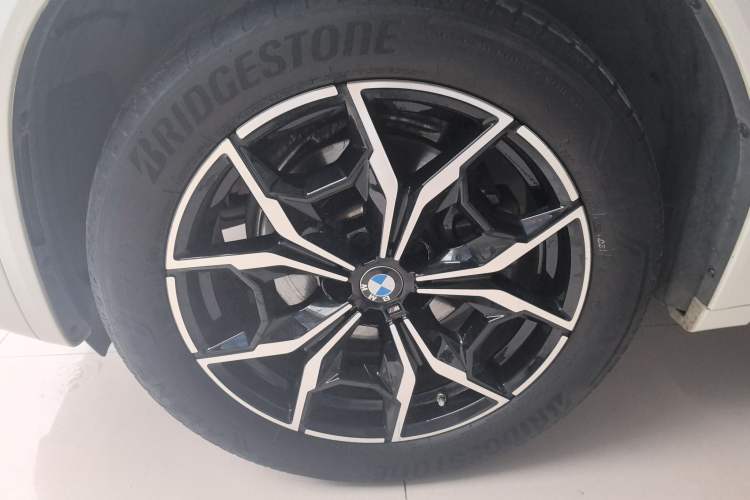 Used BMW X4 2022 xDrive 25i M Sport Package Left Front Wheel Hub