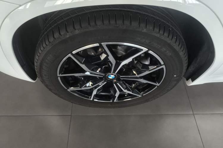 Used BMW X4 2022 xDrive 25i M Sport Package Left Front Wheel Hub