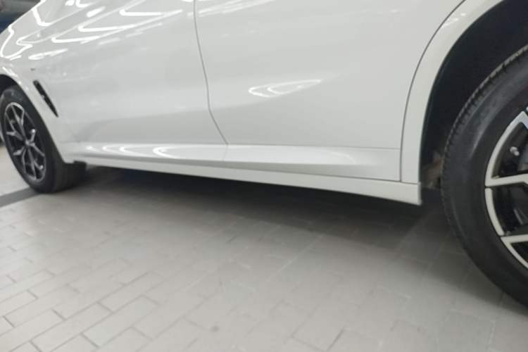 Used BMW X4 2022 xDrive 25i M Sport Package Left Side Sill