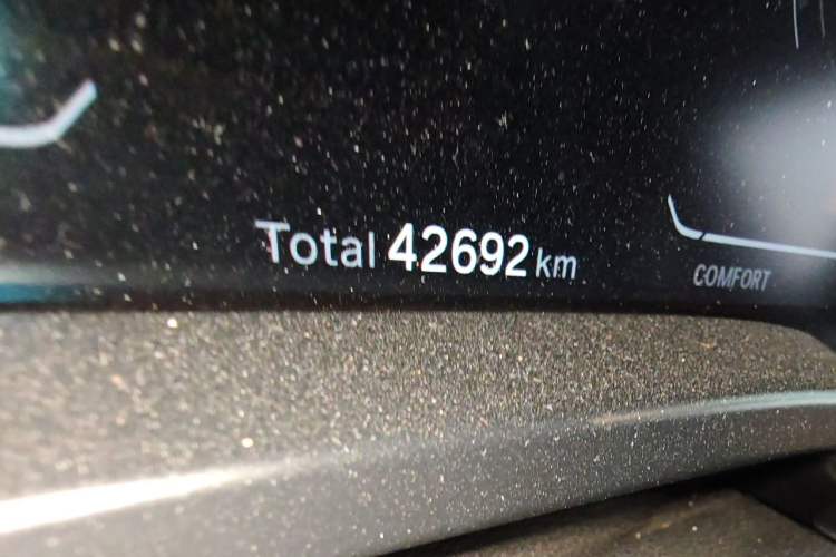 Used BMW X4 2022 xDrive 25i M Sport Package Odometer Close Up